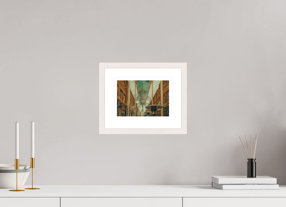21.2 x 15 cm, Maple white | Bright white mount Victoria | Leeds