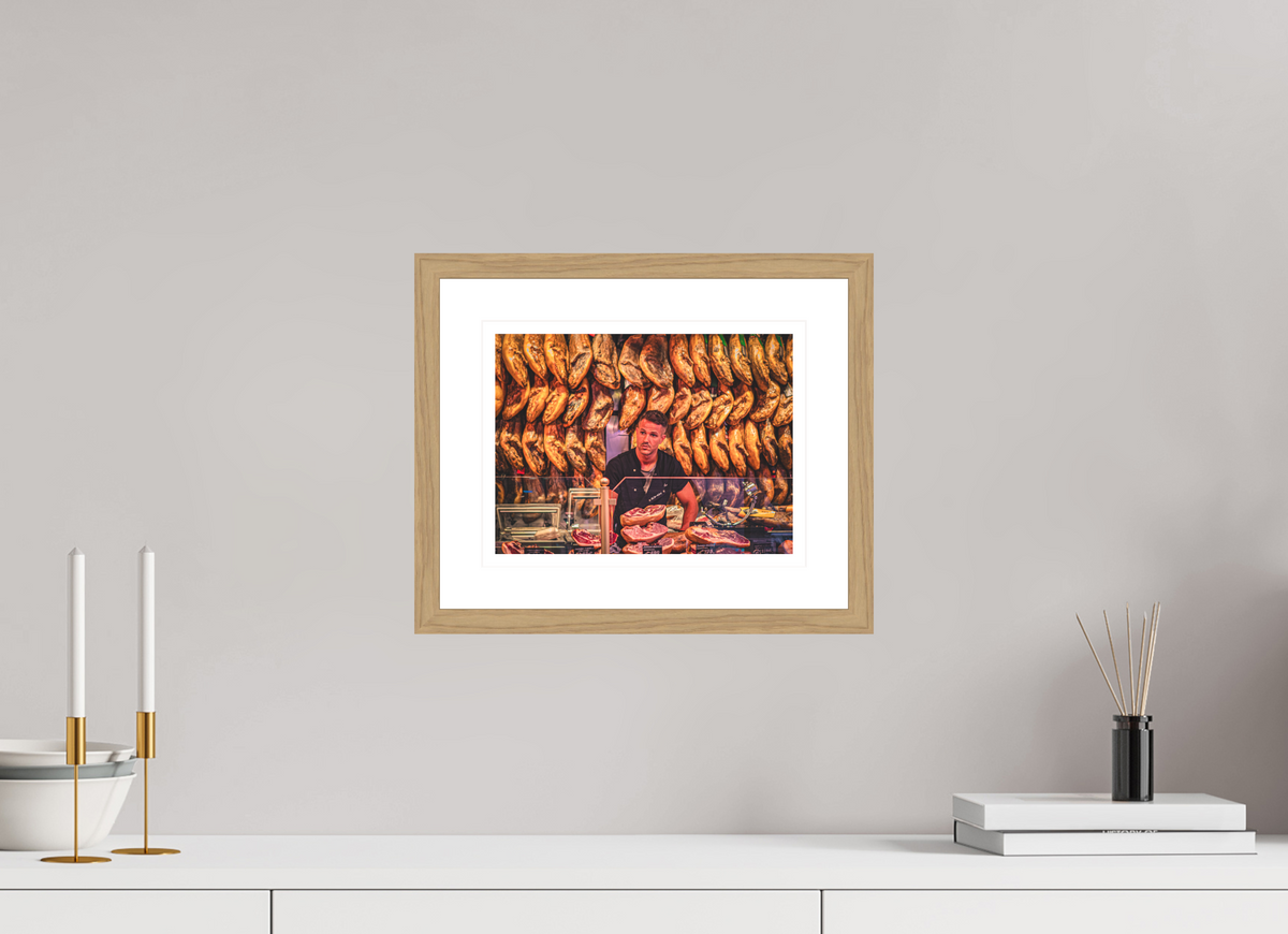 26.7 x 20 cm, Natural oak | Natural white mount The Butchaler of Palma | Palma de Mallorca