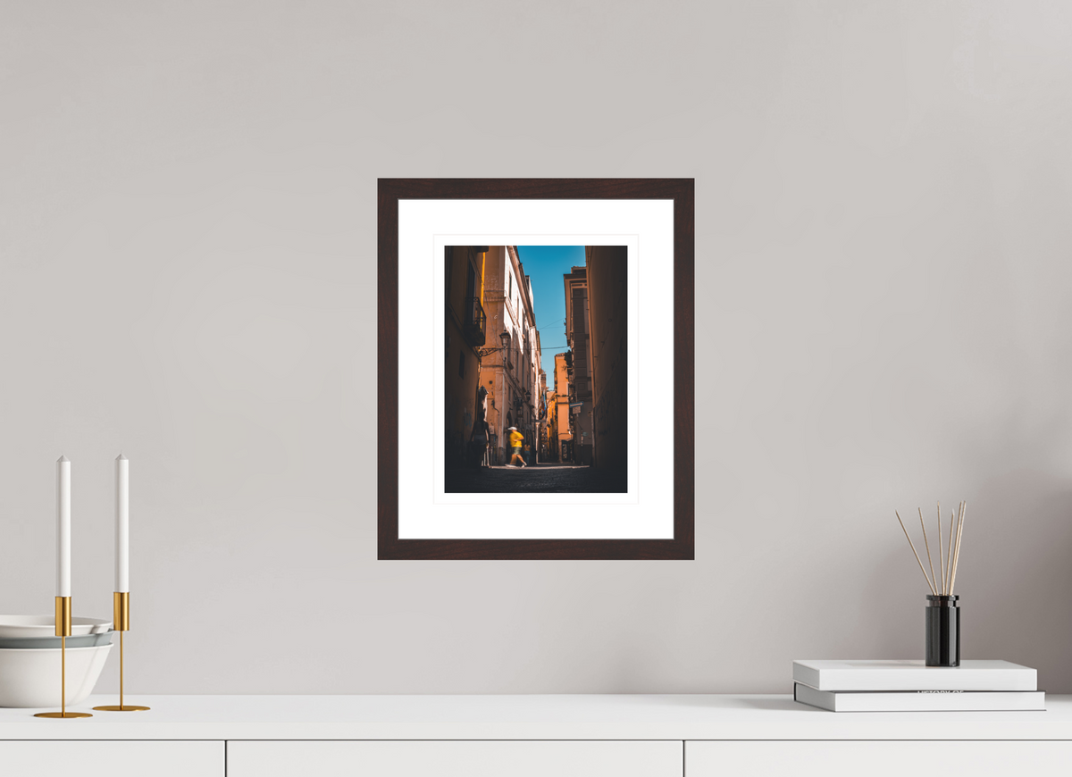 20 x 26.7 cm, Alder brown | Natural white mount Running light | Salerno, Italy