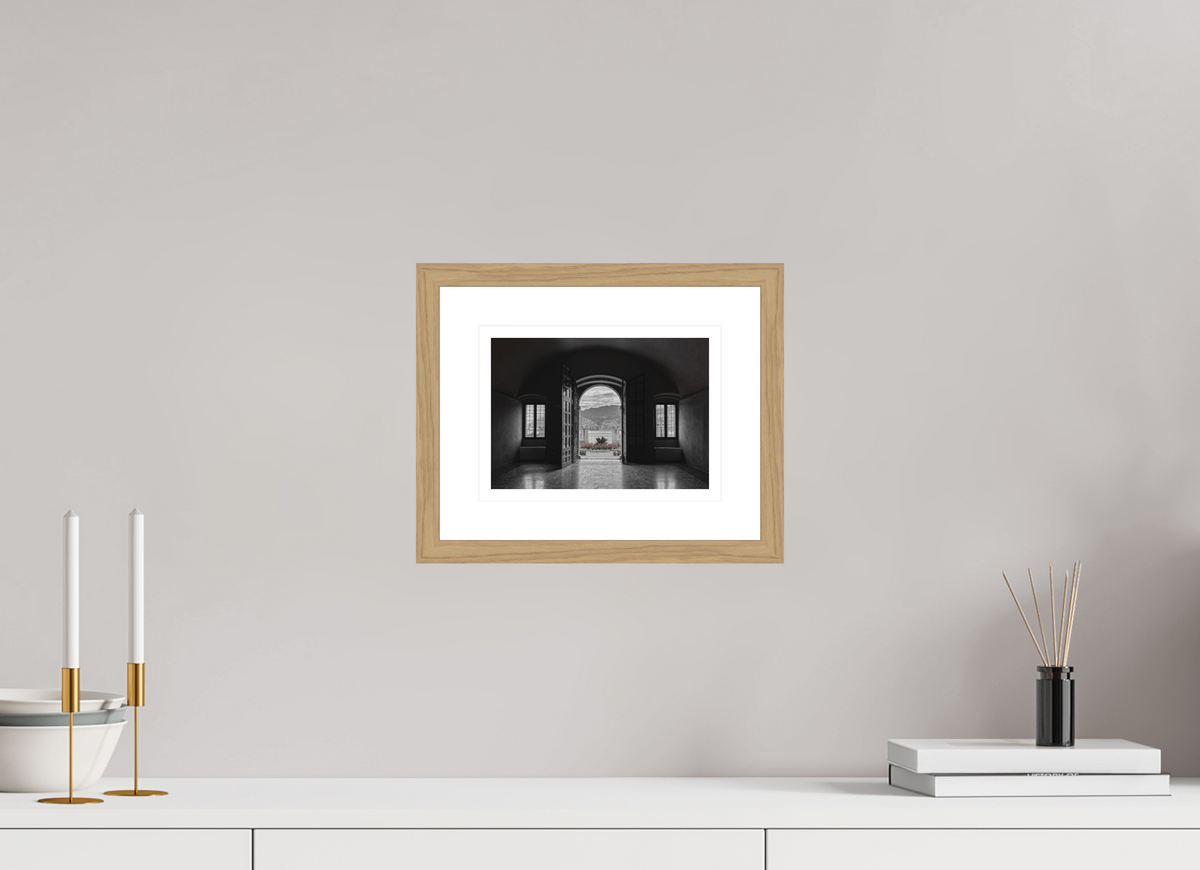 21.2 x 15 cm, Natural oak | Natural white mount Palazzo dei Capitani | Malcesine, Italy