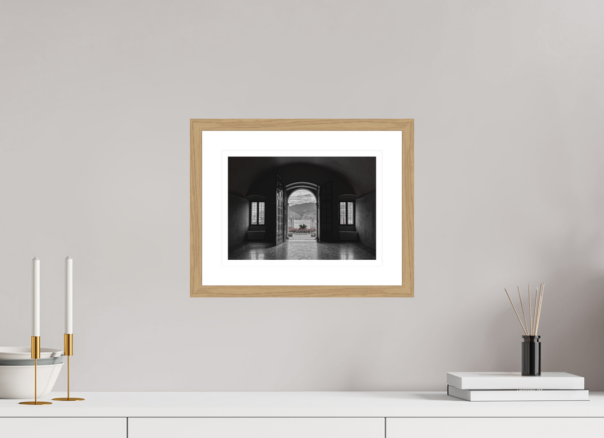 28.3 x 20 cm, Natural oak | Natural white mount Palazzo dei Capitani | Malcesine, Italy