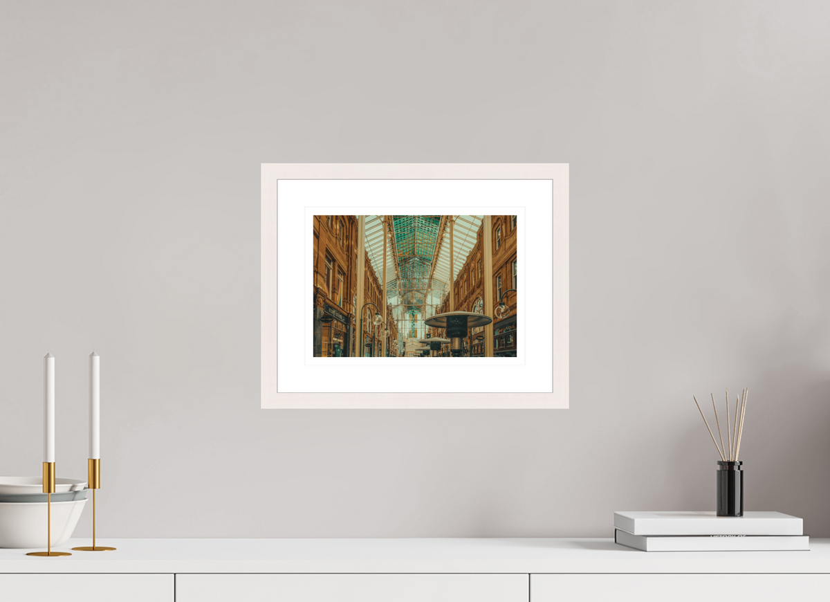 28.3 x 20 cm, Maple white | Bright white mount Victoria | Leeds