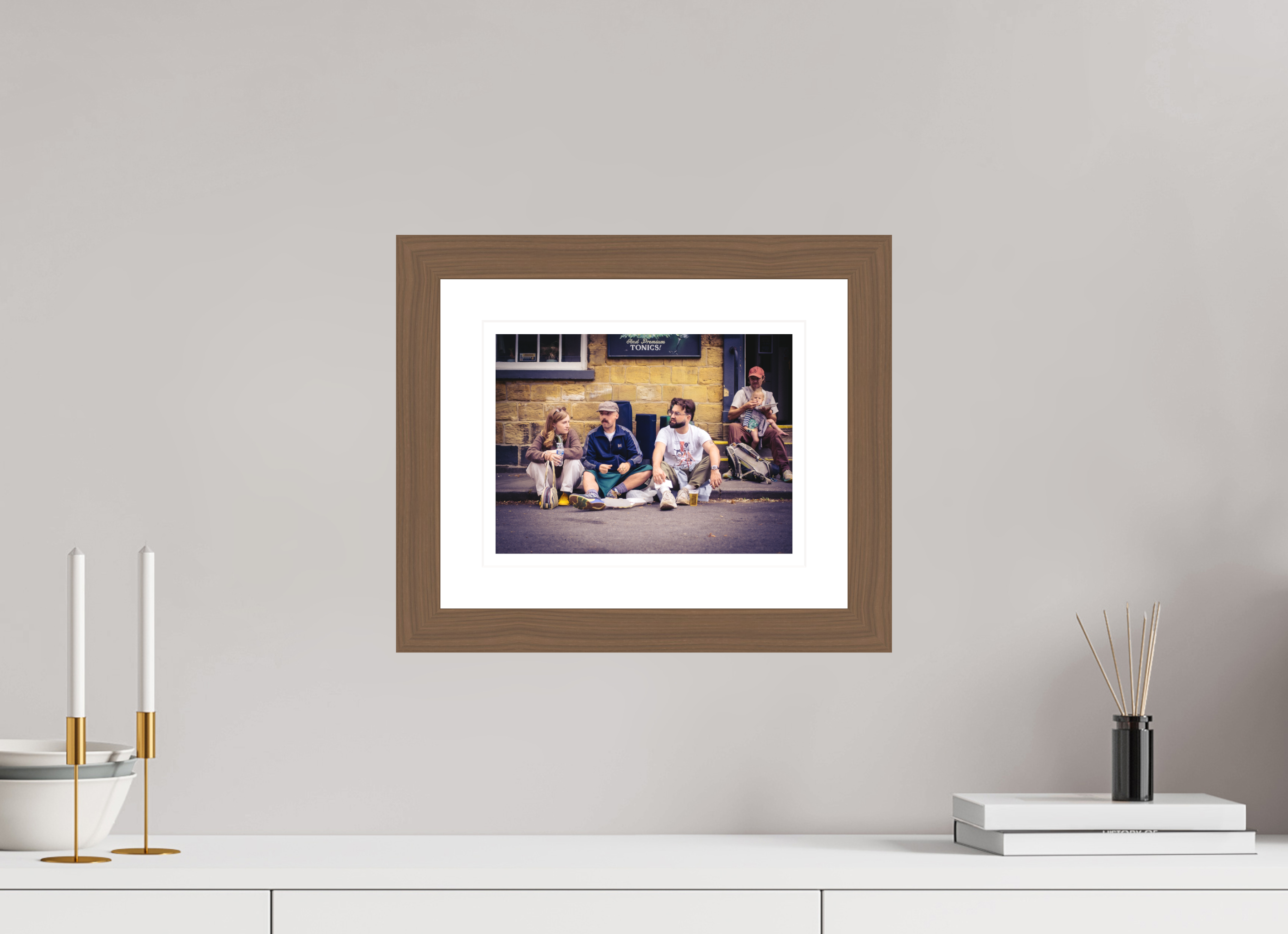 26.7 x 20 cm, Hamburg 40 mm, Walnut Fine Tonic - Leeds, UK.
